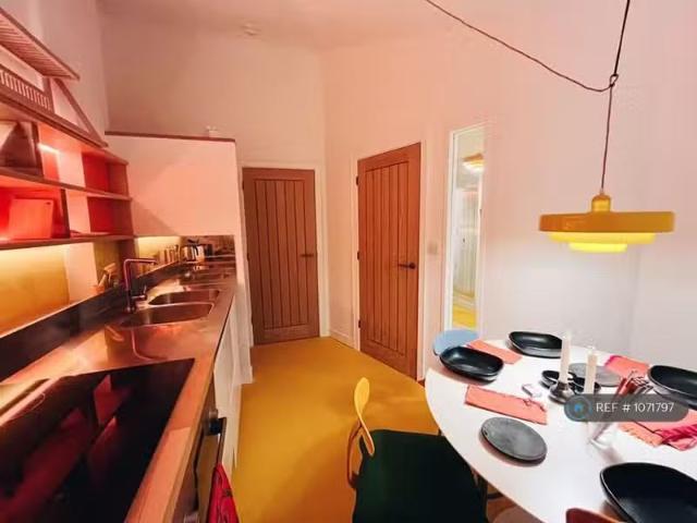 2 bedroom flat for rent in Hackney Road, London, E2