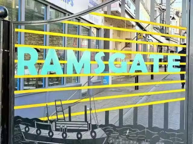 2 bedroom flat for rent in Harbour Street, Ramsgate, CT11