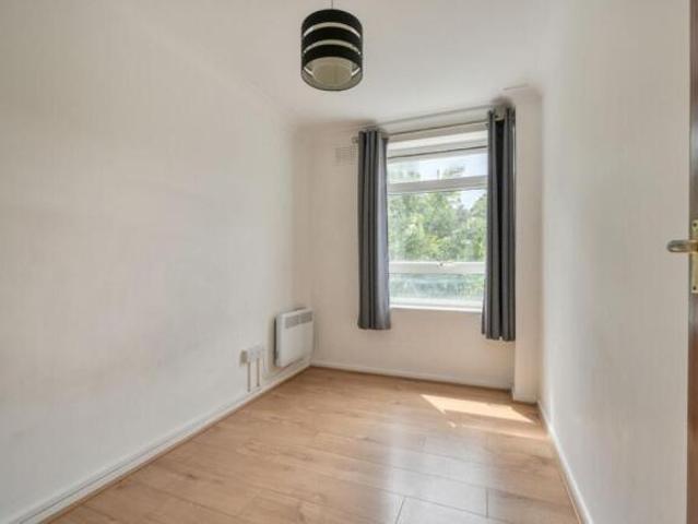 2 bedroom flat for rent in Hemdean Road, Caversham, RG4