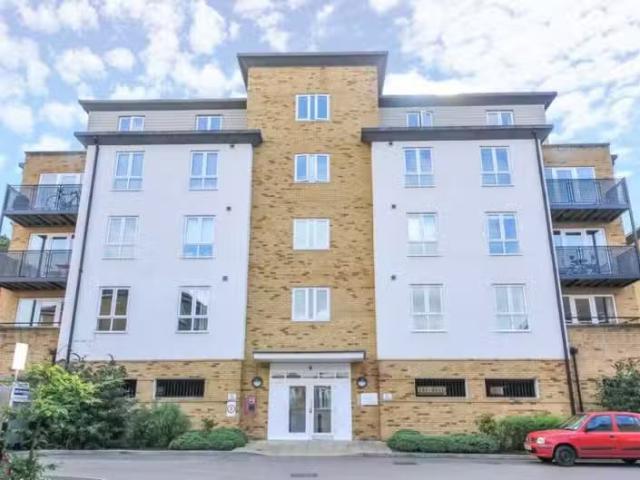 2 bedroom flat for rent in Headingley Drive, Beckenham, Kent.