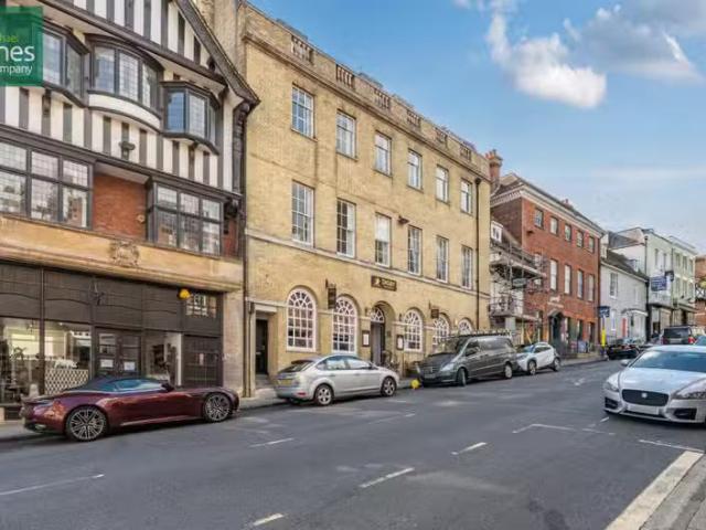 2 bedroom flat for rent in High Street, Arundel, West Susinter.