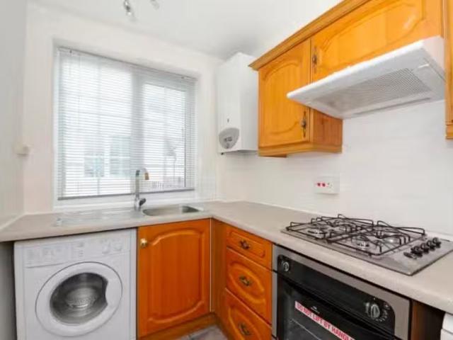 2 bedroom flat for rent in High Street, Beckenham, London, BR3