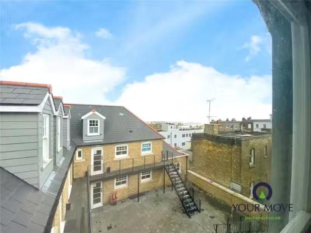 2 bedroom flat for rent in High Street, Broadstairs, Kent, CT10
