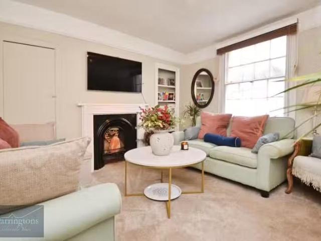 2 bedroom flat for rent in High Street, Ingatestone, Esinterac.
