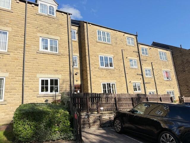 2 Bedroom Flat For Rent in High Street, Lees, Oldham