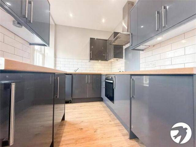 2 bedroom flat for rent in High Street, Sittingbourne, Kent, ME10