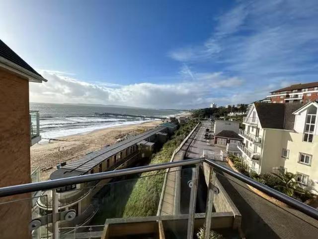 2 bedroom flat for rent in Honeycombe Beach, Boscombe Spa, BH5