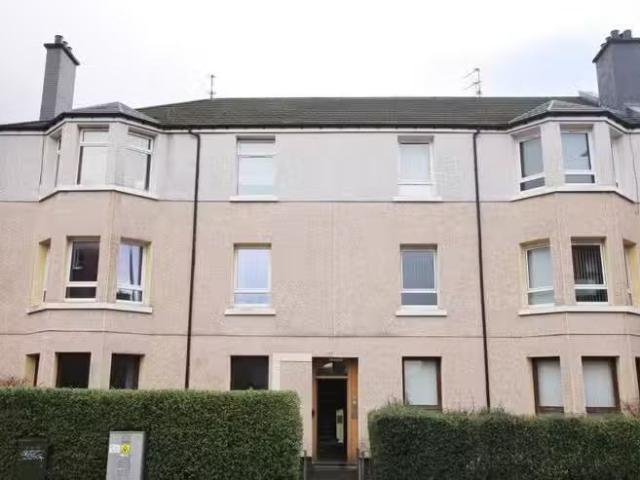 2 bedroom flat for rent in Hollybrook Street, Govanhill, Glasg.