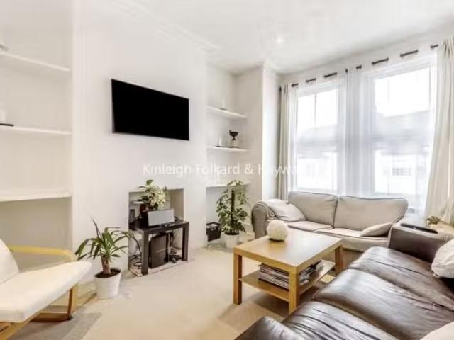2 bedroom flat for rent in Inglemere Road, Mitcham, London, CR4