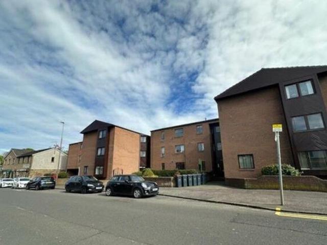 2 Bedroom Flat For Rent In Juniper Green