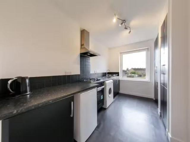 2 bedroom flat for rent in Kemnay Gardens, Douglas and Angus.