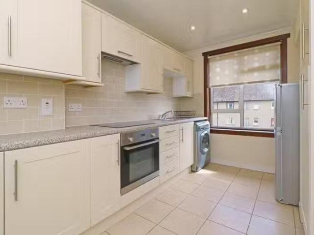 2 bedroom flat for rent in Kemnay Gardens, Dundee, DD4
