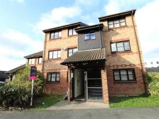2 bedroom flat for rent in Kenwyn Road, Dartford, DA1