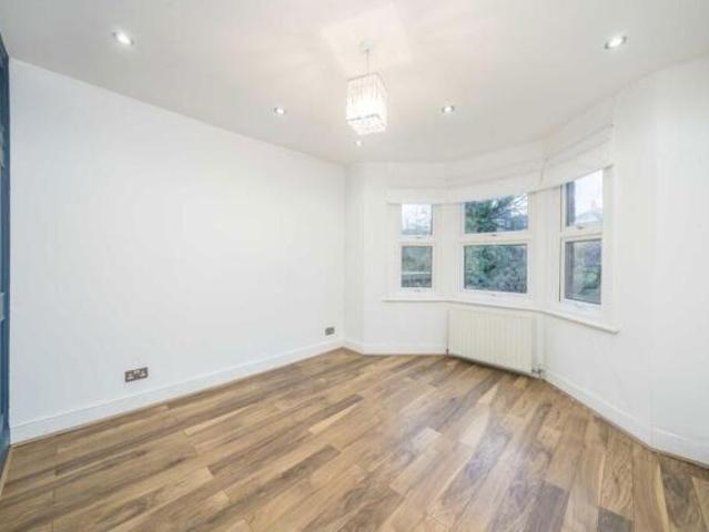 2 bedroom flat for rent in Kings Road, Kensal Rise, NW10