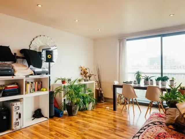 2 bedroom flat for rent in Kingsland Road, London, E8