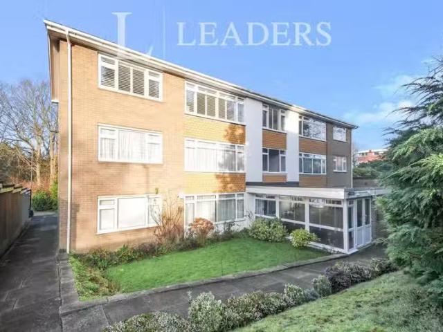 2 bedroom flat for rent in Kingswood Road, Bromley, BR2