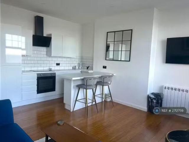 2 bedroom flat for rent in Lewis Crescent, Cliftonville, Marga.