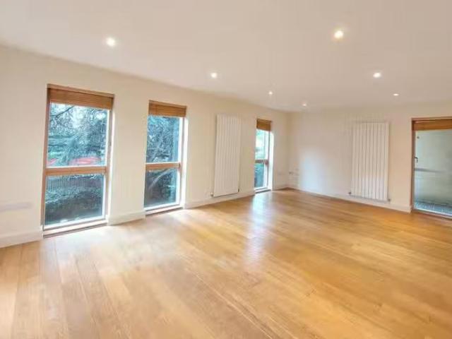 2 bedroom flat for rent in Long Road, Lexington House, CB2