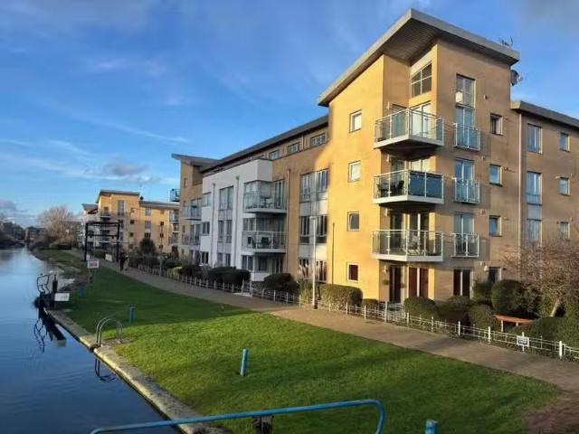 2 bedroom flat for rent in Lockside Marina, Chelmsford, Esinte.