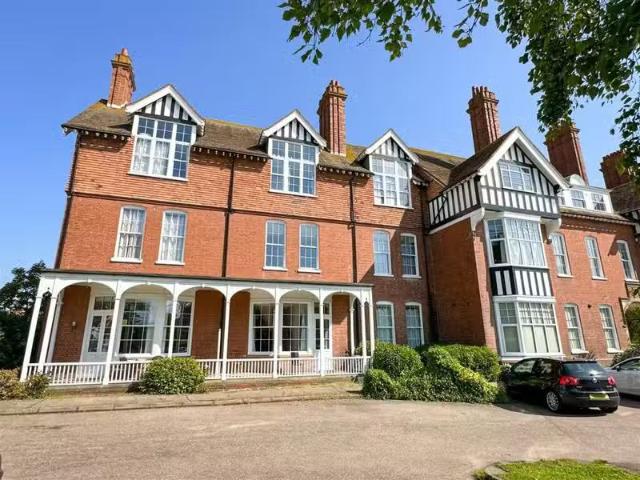 2 bedroom flat for rent in Lyon Close, Clacton On Sea, CO15