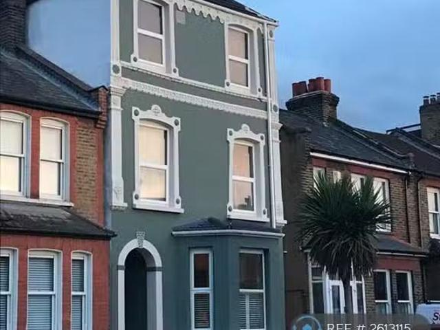 2 bedroom flat for rent in Mackenzie Road, Beckenham, BR3