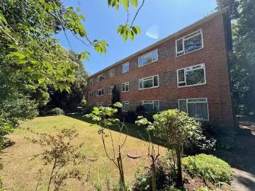 2 bedroom flat for rent in Malborough Road, Westbourne, BH4