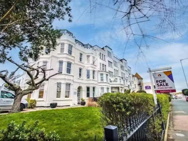 2 bedroom flat for rent in Marine Parade West, Clacton on Sea.