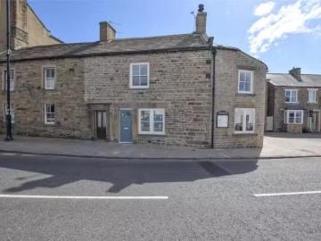 2 bedroom flat for rent in Market Place, Middleton in Teesdale.
