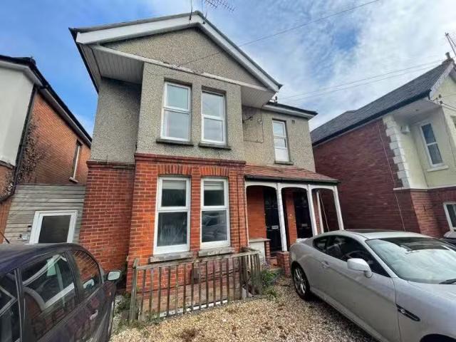 2 bedroom flat for rent in Maxwell Road, Charminster P07094.