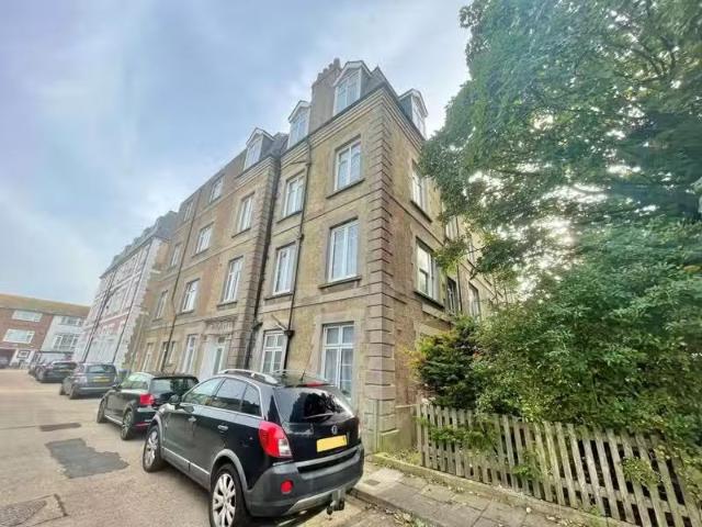 2 bedroom flat for rent in Meeching Place, Church Hill, Newhav.