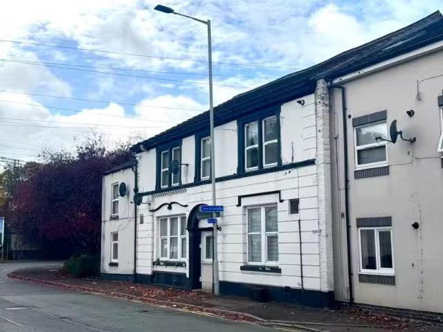 2 bedroom flat for rent in Middlewich Street, Crewe, CW1