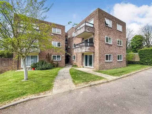 2 bedroom flat for rent in Milton Road, Harpenden, AL5