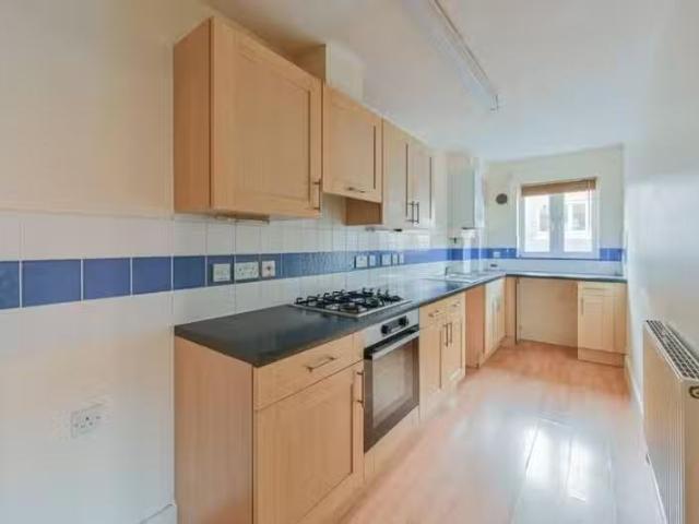 2 bedroom flat for rent in Miles Road, Mitcham, CR4