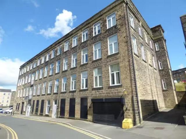 2 bedroom flat for rent in Mill Court, Britannia Wharf, Bingle.