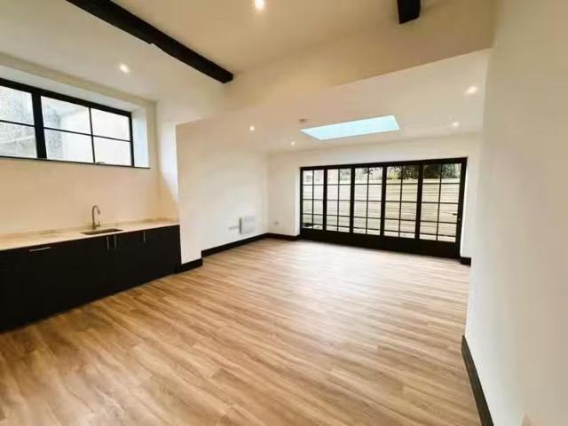 2 bedroom flat for rent in Monkton Place, Ramsgate, CT11