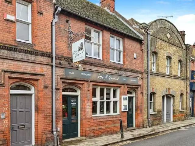 2 bedroom flat for rent in New Street, Sandwich, Kent, CT13