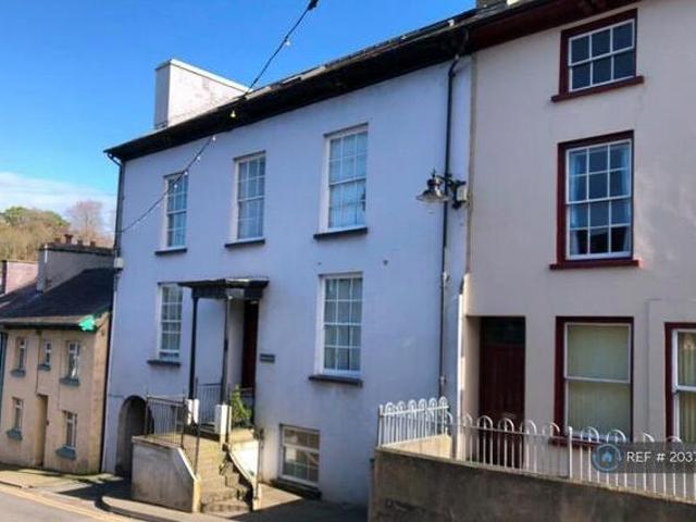 2 Bedroom Flat For Rent In Newcastle Emlyn