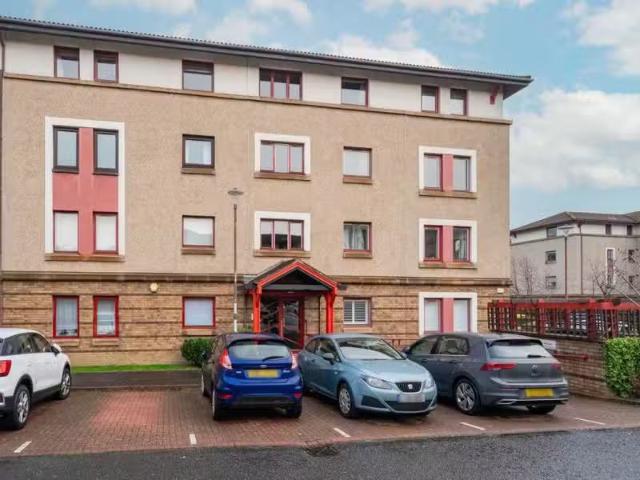 2 bedroom flat for rent in North Werber Place, Edinburgh,, EH4