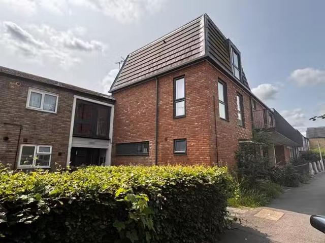 2 bedroom flat for rent in Northdown Road, Hatfield, AL10