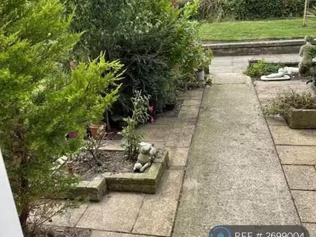2 bedroom flat for rent in Norfolk Gardens, Littlehampton, BN17