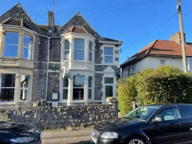 2 bedroom flat for rent in Osborne Road, Weston super Mare, No.