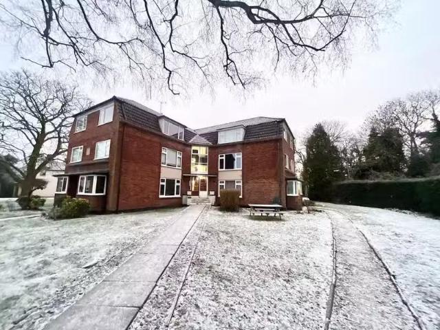 2 bedroom flat for rent in Orton Close, Cheswood House, Water.