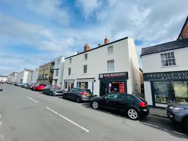 2 bedroom flat for rent in Oxford Street, Leamington Spa, CV32