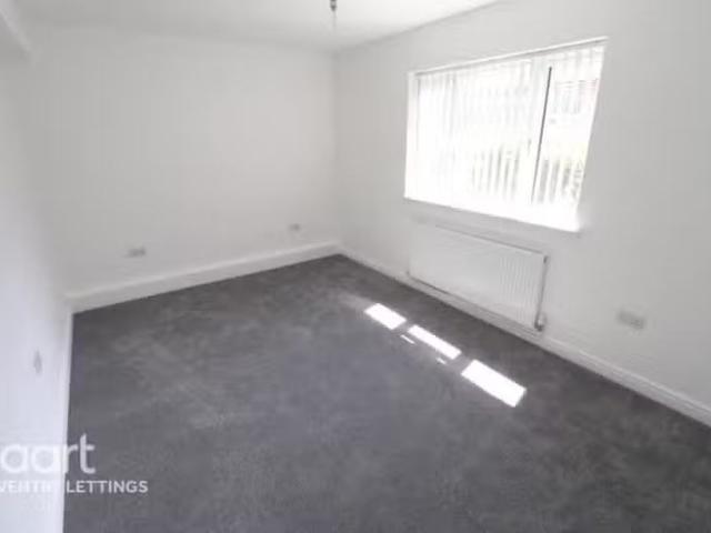 2 bedroom flat for rent in Packington Avenue, Coventry, CV5