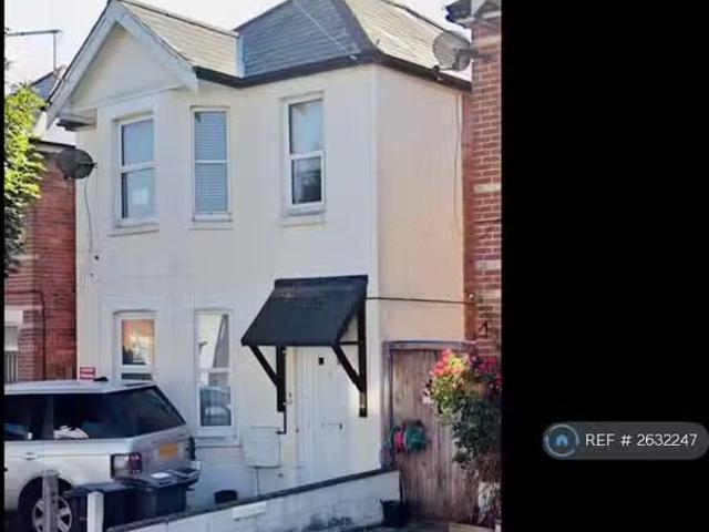 2 bedroom flat for rent in Paisley Road, Bournemouth, BH6