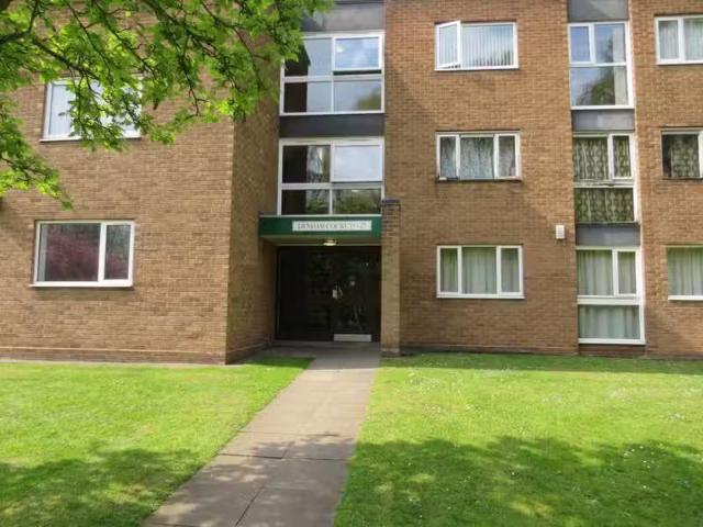 2 bedroom flat for rent in Park Approach, Denham Court Park Ap.
