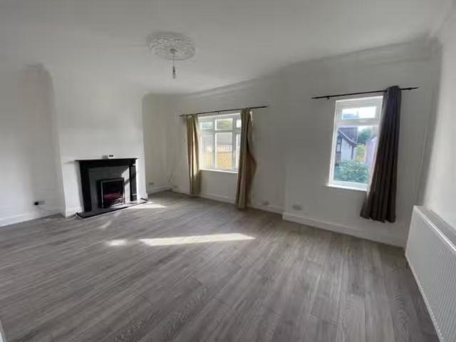 2 bedroom flat for rent in Park Grove, Bromley, BR1