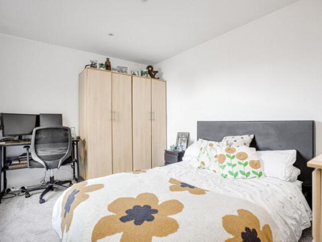 2 bedroom flat for rent in Pembroke House, 71 Kings Avenue, SW4