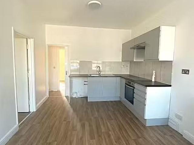 2 bedroom flat for rent in Penarth Road, Cardiff City, CF11