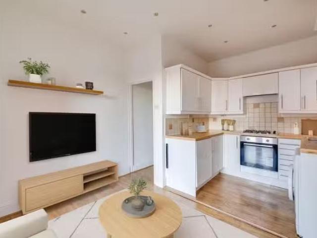 2 bedroom flat for rent in Pensby Road, Heswall, CH60